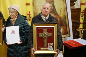 23.11.2025. Kielce. Katedra. Wręczenie medali „Pro Christo Rege et Ecclesia” / Fot. Wiktor Taszłow - Radio Kielce