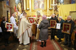 23.11.2025. Kielce. Katedra. Wręczenie medali „Pro Christo Rege et Ecclesia” / Fot. Wiktor Taszłow - Radio Kielce