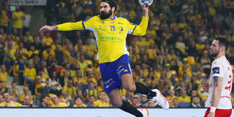 26.11.2025. Kielce. Mecz Ligi Mistrzów Industria Kielce - Dinamo Bukareszt / Fot. Wiktor Taszłow - Radio Kielce