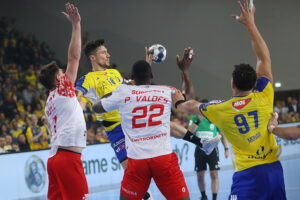 26.11.2025. Kielce. Mecz Ligi Mistrzów Industria Kielce - Dinamo Bukareszt / Fot. Wiktor Taszłow - Radio Kielce