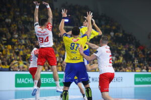 26.11.2025. Kielce. Mecz Ligi Mistrzów Industria Kielce - Dinamo Bukareszt / Fot. Wiktor Taszłow - Radio Kielce