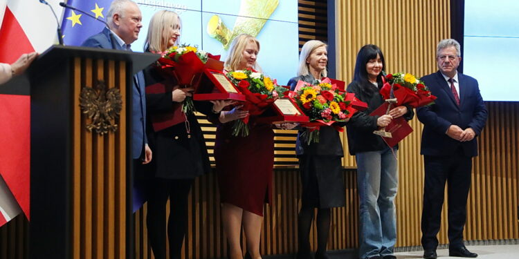 Empatia to część ich pracy. Zostali za nią wyróżnieni - Radio Kielce 27.11.2025. Kielce. Dzień Pracownika Socjalnego / Fot. Wiktor Taszłow - Radio Kielce