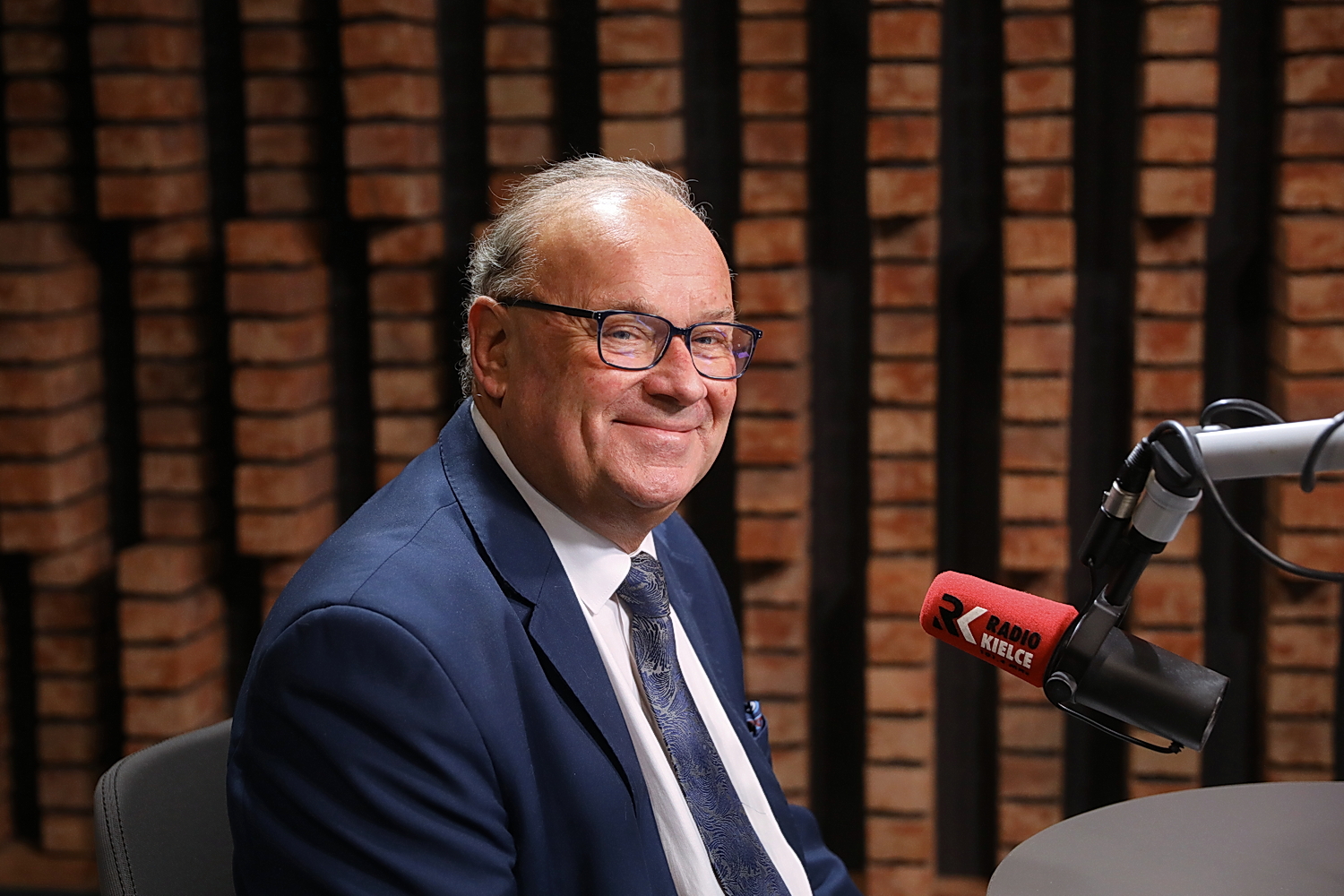 28.11.2025. Radio Kielce. Rozmowa Dnia. Na zdjęciu: Artur Jaroń - dyrektor Zespołu Państwowych Szkół Muzycznych / Fot. Wiktor Taszłow - Radio Kielce