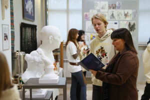 28.11.2025. Kielce. Podsumowanie projektu w ramach programu „Zagraniczna mobilność edukacyjna uczniów i absolwentów oraz kadry kształcenia zawodowego” / Fot. Wiktor Taszłow - Radio Kielce