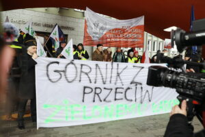 28.11.2025. Kielce. Protest przed urzędem wojewódzkim / Fot. Wiktor Taszłow - Radio Kielce