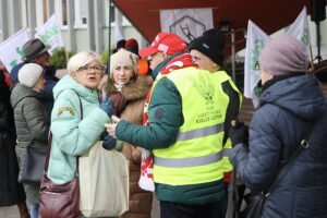 28.11.2025. Kielce. Protest przed urzędem wojewódzkim / Fot. Wiktor Taszłow - Radio Kielce