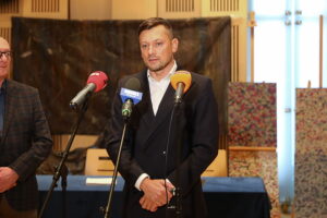 28.11.2025. Kielce. Filharmonia Świętokrzyska. Podpisanie umowy między Filharmonią Świętokrzyską a Klubem Sportowym Iskra Kielce / Fot. Wiktor Taszłow - Radio Kielce