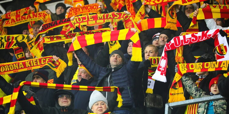 Trener Nafciarzy pod wrażeniem atmosfery na kieleckim stadionie - Radio Kielce 29.11.2025. Kielce. Mecz Korona Kielce - Cracovia Kraków / Fot. Wiktor Taszłow - Radio Kielce