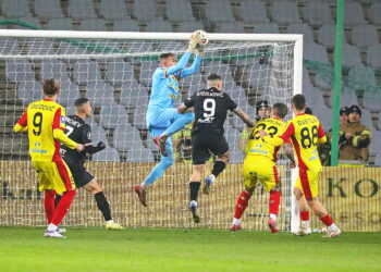 Korona chce zmazać plamę i wygrać ostatni tegoroczny mecz - Radio Kielce 29.11.2025. Kielce. Mecz Korona Kielce - Cracovia Kraków / Fot. Wiktor Taszłow - Radio Kielce