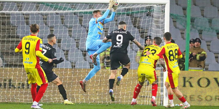 29.11.2025. Kielce. Mecz Korona Kielce - Cracovia Kraków / Fot. Wiktor Taszłow - Radio Kielce