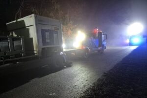 Ciężarówka najechała na mężczyznę, który leżał na pasie ruchu - Radio Kielce 16.11.2025. Złota. Wypadek / źródło: OSP Złota