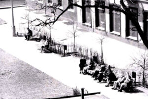 Historia kieleckich ulic. Place Artystów i Konstytucji 3 Maja - Radio Kielce Kielce. Plac Artystów. Lata 1960-1969 / źródło: fotopolska.eu