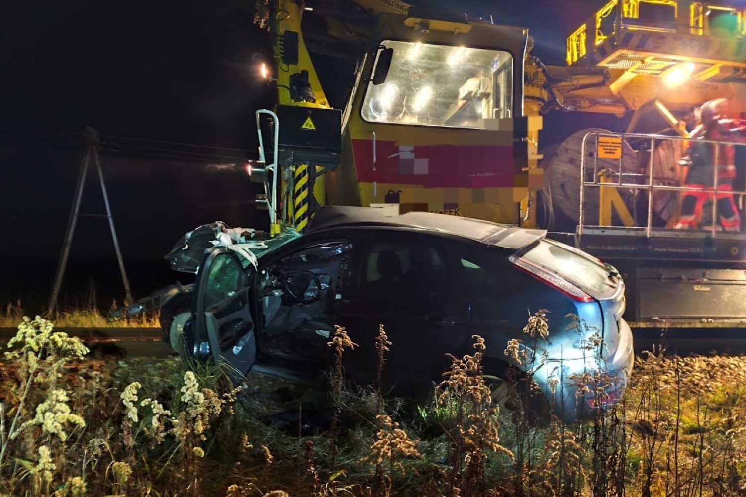 Wypadek na przejeździe kolejowym. Ranna kobieta w ciąży