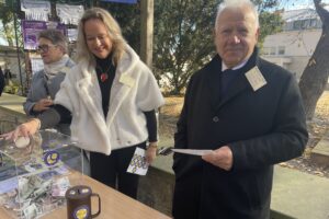 01.11.2025. Sandomierz. Cmentarz Katedralny. Wszystkich Świętych. Kwesta / Fot. Grażyna Szlęzak-Wójcik - Radio Kielce