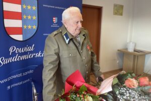 14.11.2025. Sandomierz. Odznaczenie powstańca / Fot. Grażyna Szlęzak-Wójcik - Radio Kielce