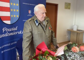 14.11.2025. Sandomierz. Odznaczenie powstańca / Fot. Grażyna Szlęzak-Wójcik - Radio Kielce