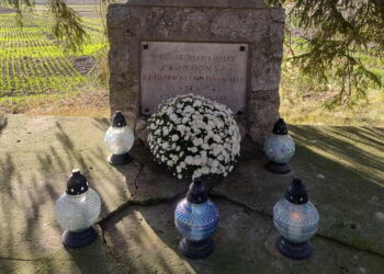 Pamięć o bandytach wygrała! - Radio Kielce Karczowice, pomnik. / Fot. Dionizy Krawczyński - Radio Kielce