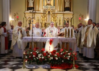 11.11.2025. Połaniec. Uroczystości z okazji 125. rocznicy konsekracji kościoła św. Marcina / Fot. ks. Grzegorz Słodkowski