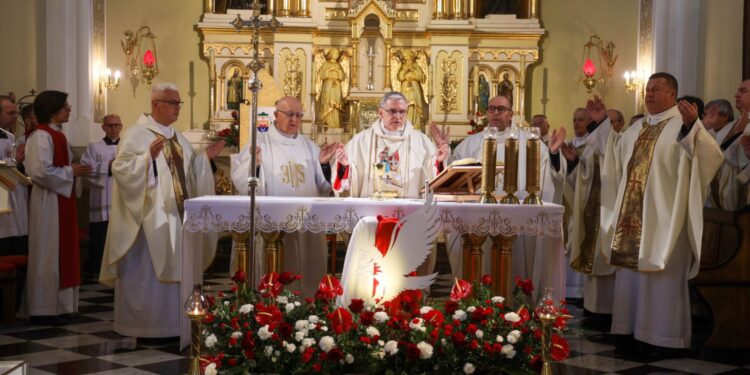 11.11.2025. Połaniec. Uroczystości z okazji 125. rocznicy konsekracji kościoła św. Marcina / Fot. ks. Grzegorz Słodkowski