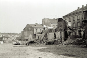 Historia kieleckich ulic. Place Artystów i Konstytucji 3 Maja - Radio Kielce Kielce. Plac Konstytucji 3 Maja. 7 marca 1974 roku / źródło: fotopolska.eu