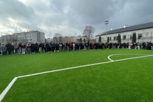 12.11.2025. Sandomierz. Otwarcie boiska wielofunkcyjnego przy Zespole Szkół Technicznych i Ogólnokształcących / Fot. Grażyna Szlęzak-Wójcik - Radio Kielce