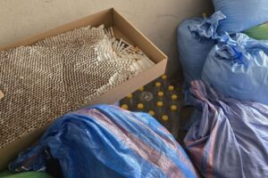 Nielegalne wyroby tytoniowe i spirytusowe w mieszkaniu 64-latka