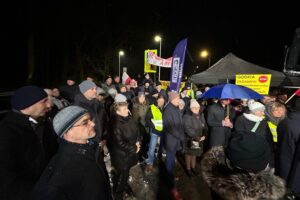 INTERWENCJA. Mieszkańcy protestują przeciwko rozbudowie drogi krajowej - Radio Kielce 26.11.2025. Jaronowice. Program Interwencja / Fot. Wojciech Bolewski - Radio Kielce