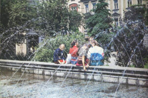 Historia kieleckich ulic. Place Artystów i Konstytucji 3 Maja - Radio Kielce Kielce. Plac Artystów. Lata 1980-1986 / źródło: facebook.com/KielceNaPrzestrzeniLat