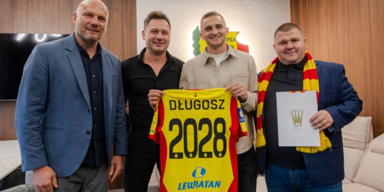 Wiktor Długosz przedłużył kontrakt z Koroną Kielce - Radio Kielce Fot. Korona Kielce