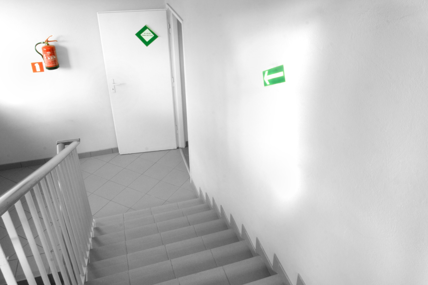 Atak z powietrza. Jak się zachować?