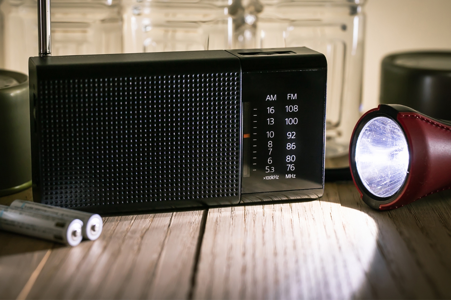 Brak prądu, telefonu i Internetu. Jak sobie poradzić w takich sytuacjach?