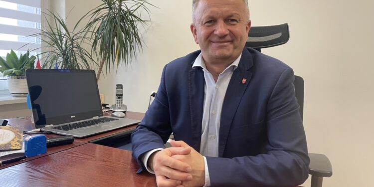 Połaniec dba o bezpieczeństwo swoich mieszkańców - Radio Kielce Na zdjęciu: burmistrz Połańca Jacek Nowak / Fot. Grażyna Szlęzak-Wójcik - Radio Kielce