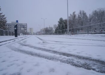 Trudne warunki na świętokrzyskich drogach - Radio Kielce 23.11.2025. Kielce. Zima / Fot. Piotr Kwaśniewski - Radio Kielce