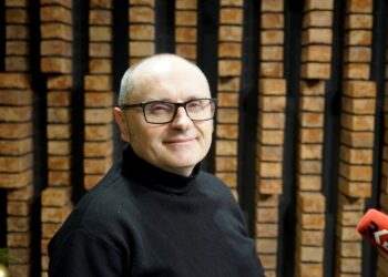 04.12.2025. Radio Kielce. Rozmowa Dnia. Na zdjęciu: prof. Artur Kowalik, kierownik Zakładu Diagnostyki Molekularnej w ŚCO / Fot. Piotr Kwaśniewski - Radio Kielce