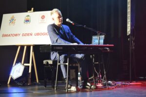 Ubodzy i samotni potrzebują naszej obecności - Radio Kielce 16.11.2025. Sandomierz. Dzień Ubogich 2025 / Fot. ks. Wojciech Kania