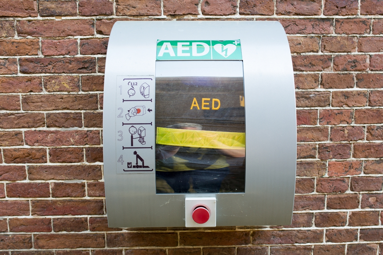 Defibrylator AED – co to jest? / źródło: canva.com