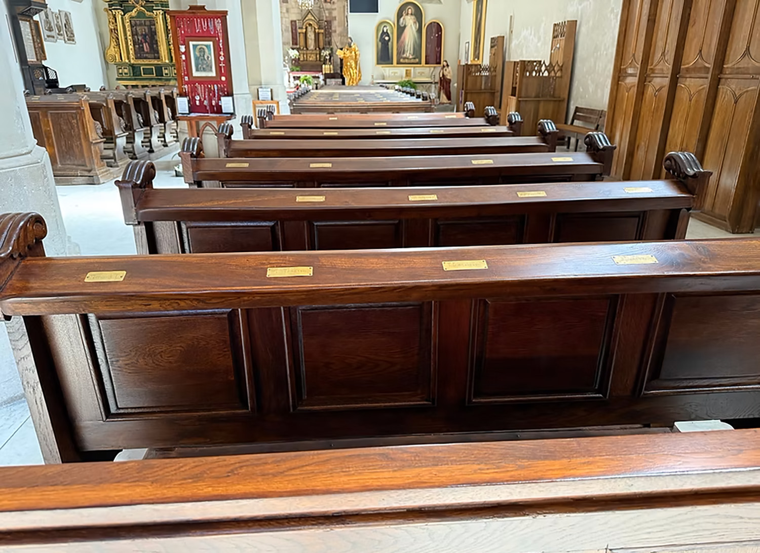 Stuletnie ławki w remoncie. Można pomóc w renowacji