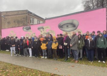 W Ostrocu odsłonięto mural z okazji 30 lat działalności BWA