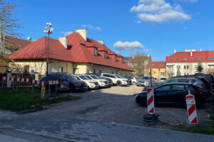 04.11.2025. Kielce. Ul. św. Leonarda. Plac przy Świętokrzyskim Centrum Ratownictwa Medycznego i Transportu Sanitarnego / Fot. Wiktor Taszłow - Radio Kielce