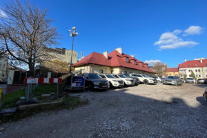 04.11.2025. Kielce. Ul. św. Leonarda. Plac przy Świętokrzyskim Centrum Ratownictwa Medycznego i Transportu Sanitarnego / Fot. Wiktor Taszłow - Radio Kielce