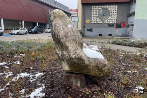 25.11.2025. Kielce. Rzeźba plenerowa / Fot. Wiktor Taszłow - Radio Kielce