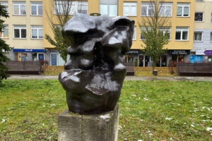 25.11.2025. Kielce. Rzeźba plenerowa / Fot. Wiktor Taszłow - Radio Kielce