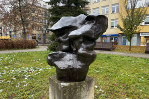 25.11.2025. Kielce. Rzeźba plenerowa / Fot. Wiktor Taszłow - Radio Kielce