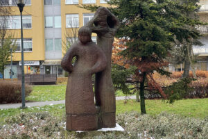 25.11.2025. Kielce. Rzeźba plenerowa / Fot. Wiktor Taszłow - Radio Kielce