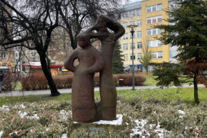 25.11.2025. Kielce. Rzeźba plenerowa / Fot. Wiktor Taszłow - Radio Kielce