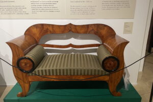 Meble kolbuszowskie na nowej wystawie - Radio Kielce Meble kolbuszowskie na nowej wystawie - Radio Kielce