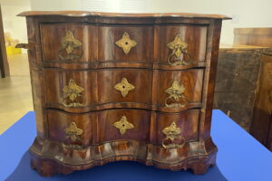 Meble kolbuszowskie na nowej wystawie - Radio Kielce Meble kolbuszowskie na nowej wystawie - Radio Kielce