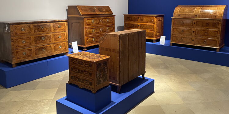 Meble kolbuszowskie na nowej wystawie - Radio Kielce Meble kolbuszowskie na nowej wystawie