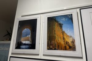 Czas ujęty w kadrach fotografii w sandomierskim ratuszu - Radio Kielce 08.11.2025. Sandomierz. Wystawa „Reflection of time” / Fot. Grażyna Szlęzak-Wójcik - Radio Kielce