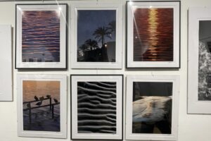 Czas ujęty w kadrach fotografii w sandomierskim ratuszu - Radio Kielce 08.11.2025. Sandomierz. Wystawa „Reflection of time” / Fot. Grażyna Szlęzak-Wójcik - Radio Kielce